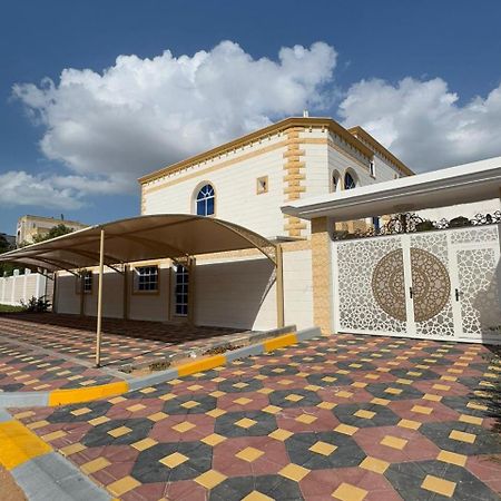International Abu-Dhabi Hostel Villa Abu Dhabi Exterior foto