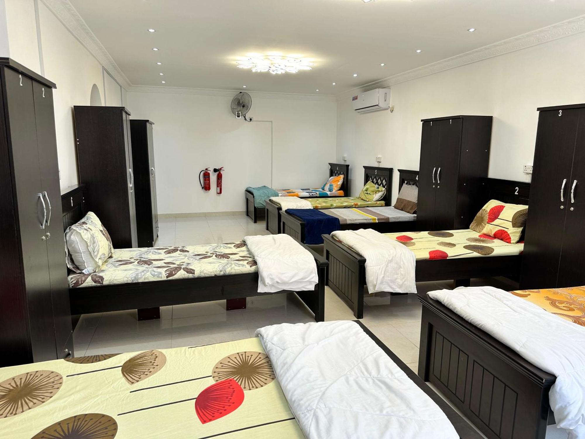 International Abu-Dhabi Hostel Villa Abu Dhabi Exterior foto